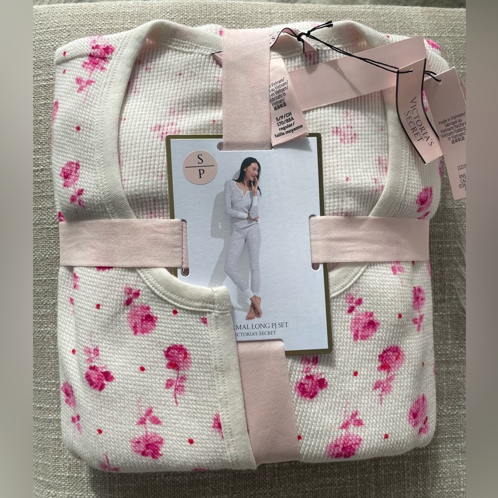 Victoria’s Secret pink detailed ribbed pajama set